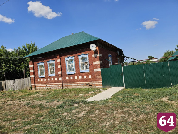 Саратовский священник спасает уникальные деревянные наличники