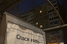 Жители Саратова в снегопад ждут автобусы на остановке без крыши