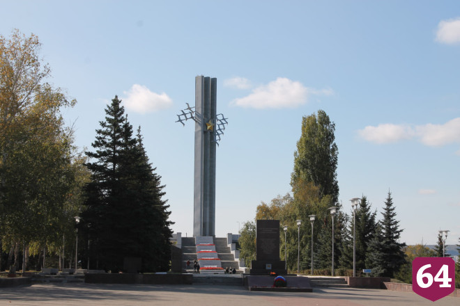 День белых журавлей и знаменитый монумент в Саратове