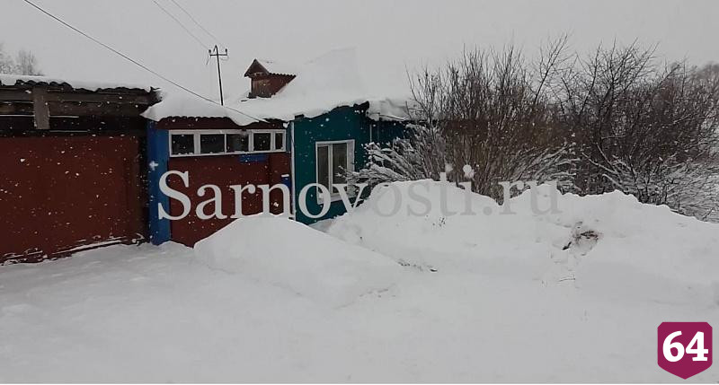 Под Саратовом мужчина взял в заложники сына и пытался убить участкового
