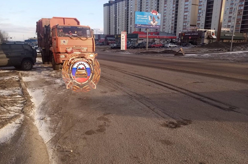 В Саратове водитель мусоровоза травмировал пешехода