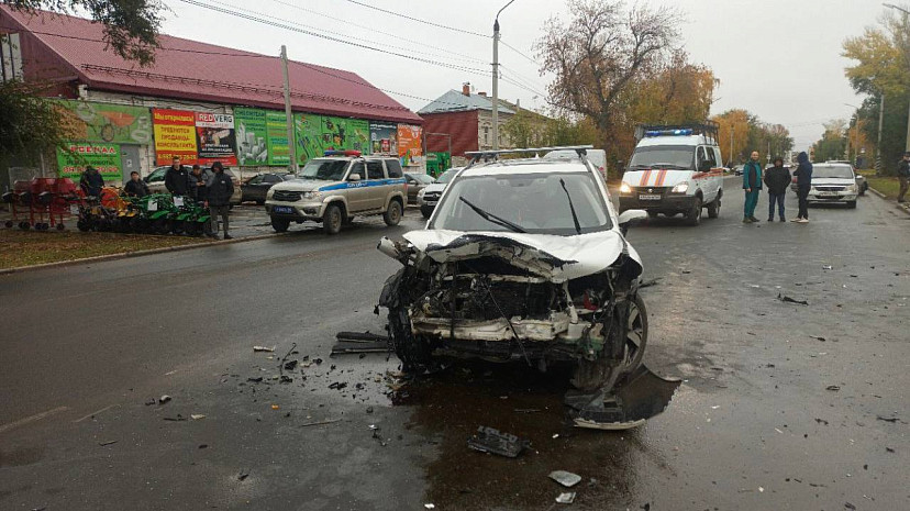 Спасатели деблокировали мужчину из покореженного автомобиля