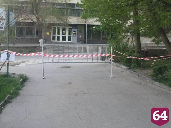В Саратове на набережной восстановили запрещающие ленты