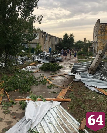 В Питерском районе после урагана объявили чрезвычайную ситуацию