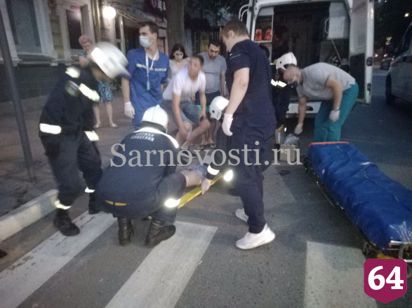 В центре Саратова девушка сломала бедро в ДТП