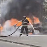 В Саратове огонь уничтожил легковушку