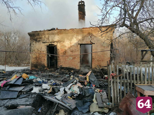 На пожаре в доме без газа и света погиб курильщик