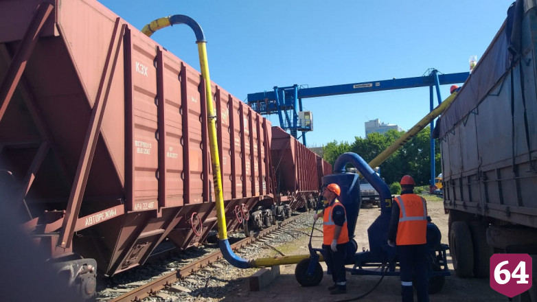 Саратовские железнодорожники освоили мобильный пневмоперегружатель