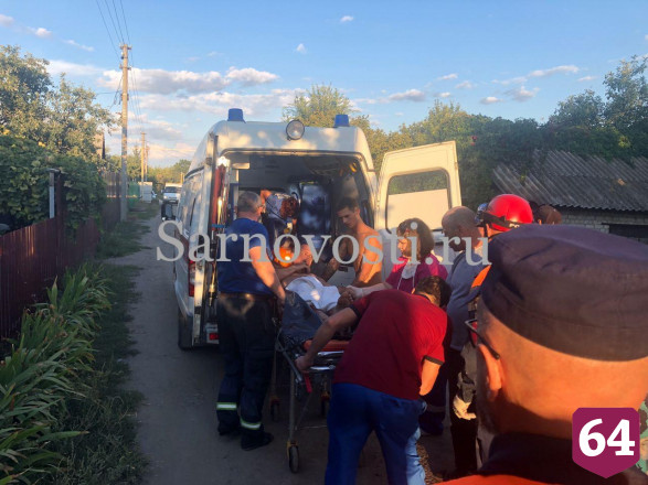 Житель Саратова упал с чердака и проткнул бедро трубой