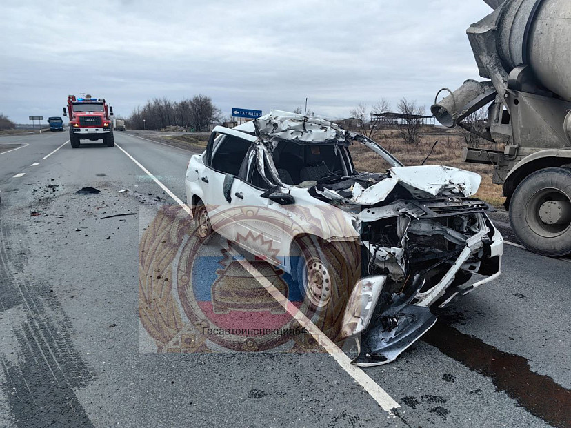 Водитель «Гранты» погиб в ДТП с грузовиком на трассе под Саратовом