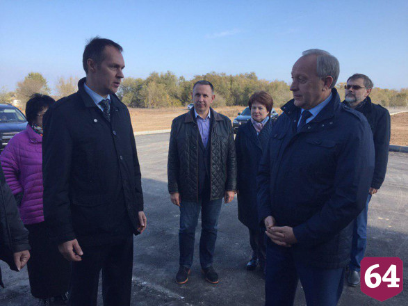 Радаев принял участие в посадке яблоневого сада