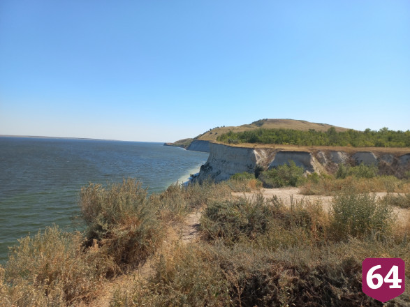 Дорогу к утесу Степана Разина ремонтировали днем и ночью