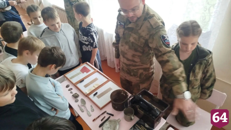 Саратовские поисковики показали детям находки с «Вахты памяти»