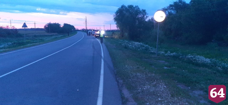 Молодой водитель опрокинул «Приору» в кусты