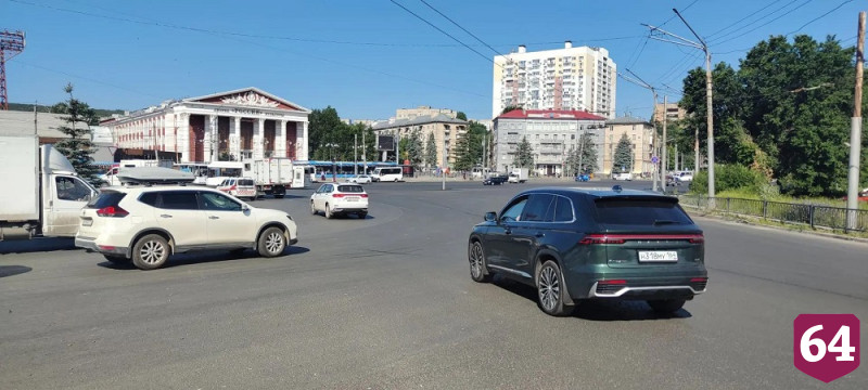 В Саратове завершается ремонт дороги на площади Ленина