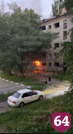 В Саратове полыхала расселенная пятиэтажка
