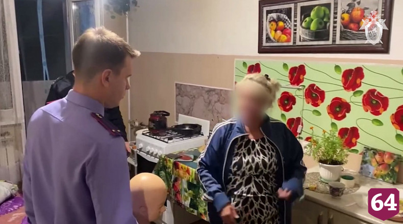 Жительница Саратова на глазах сына убила назойливого гостя