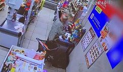 В Саратове женщина украла кошелек и попала на камеру видеонаблюдения
