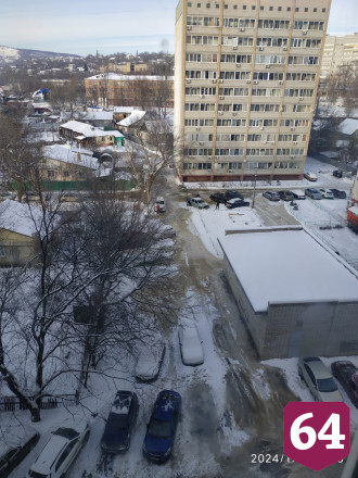 В Саратове автомобили вмерзли в канализационные стоки