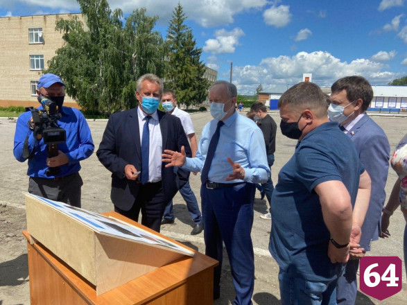 Губернатор потребовал привлекать местных подрядчиков к благоустройству 