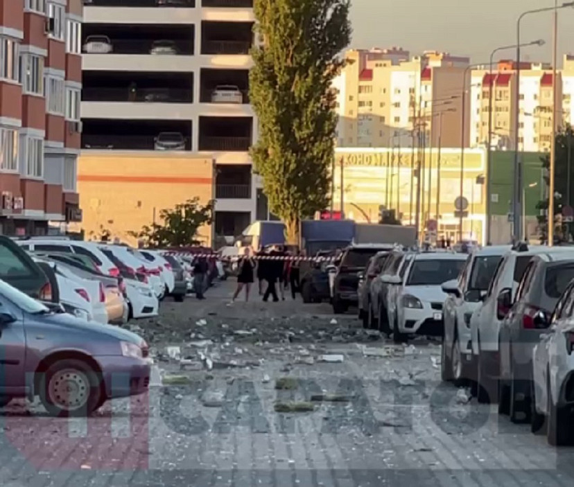 В Саратове и Энгельсе обломки беспилотников упали на жилые дома