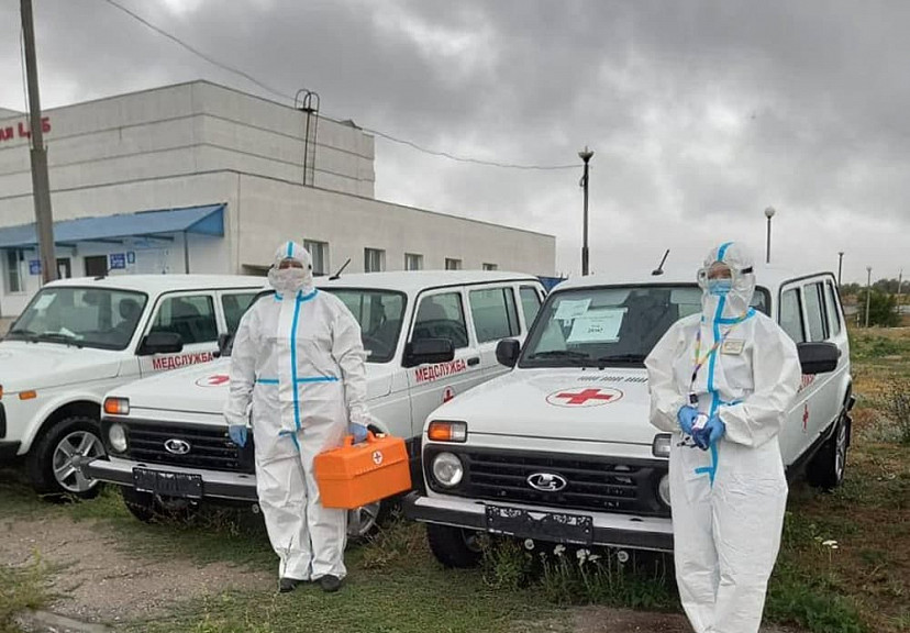 Больница под Саратовом получила внедорожники для врачей