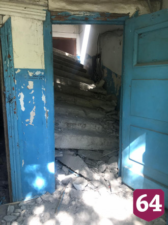 Дом с рухнувшей на женщину лестницей признали аварийным в 2018 году