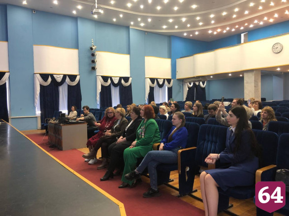 В Саратове профилактике социального сиротства посвятили форум