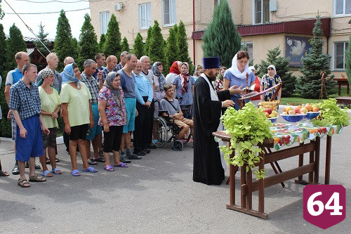 В Энгельсском доме-интернате отметили Яблочный Спас