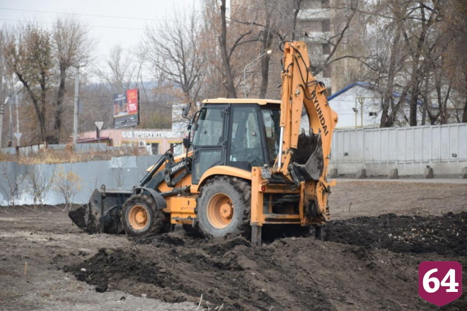 Деревья из сквера Марины Расковой пересадили во временный питомник