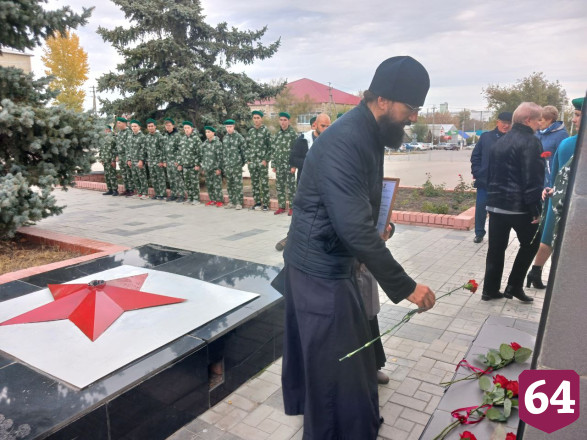 Жители саратовского поселка юбилей района посвятили участникам СВО