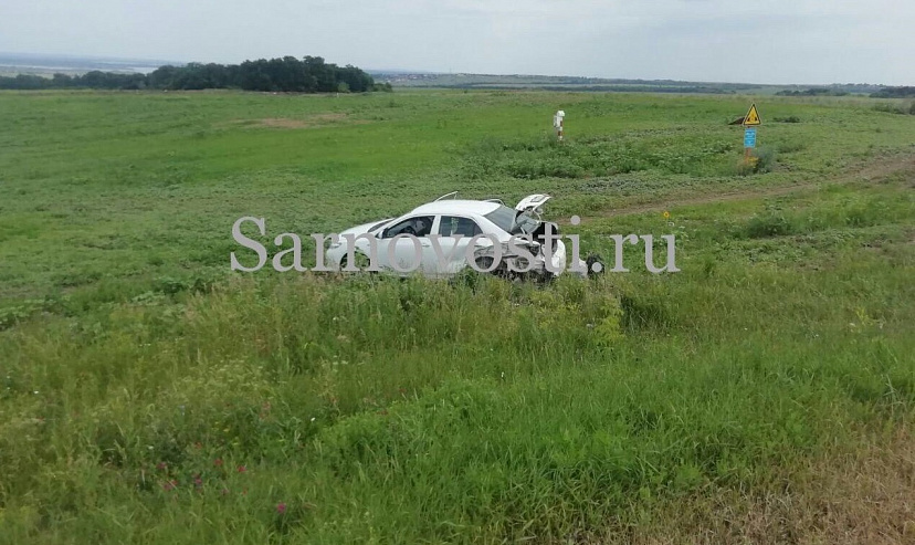 В аварии под Саратовом разбились двое мужчин и женщина