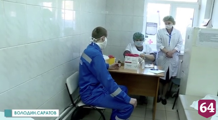 Саратовских врачей начали тестировать на коронавирус