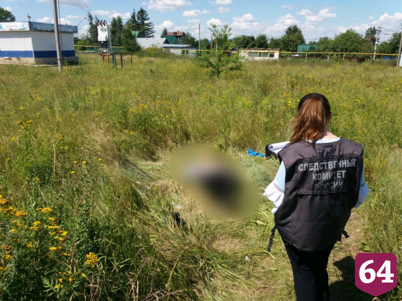 Женщина наткнулась на труп у остановки на Кумысной поляне