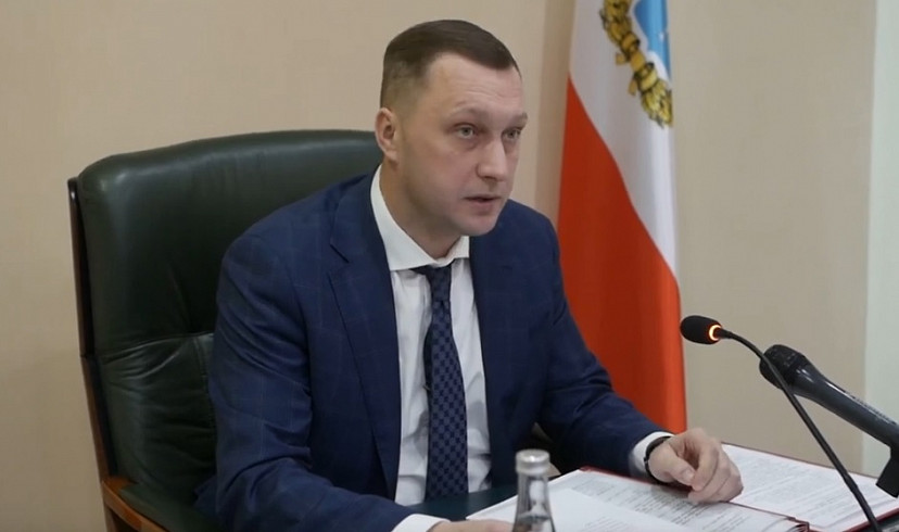 Не привитых от COVID-19 чиновников отстранят от работы