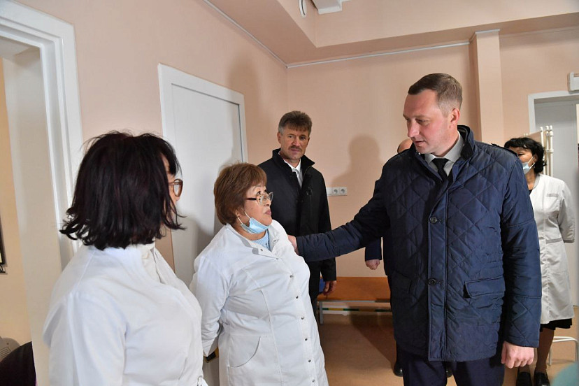 Саратовский губернатор поручил разработать план привлечения молодых врачей