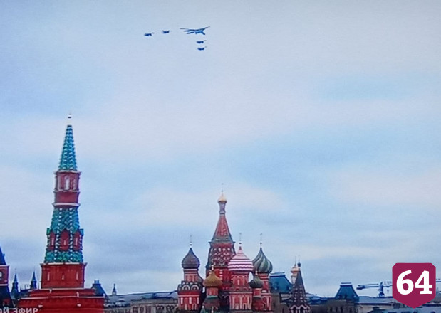 Летчики из Энгельса приняли участие в воздушном параде над Москвой
