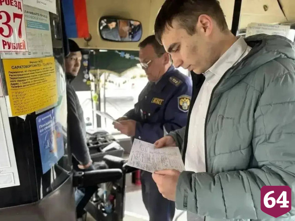 В Саратове на двух автобусных маршрутах нашли нарушения