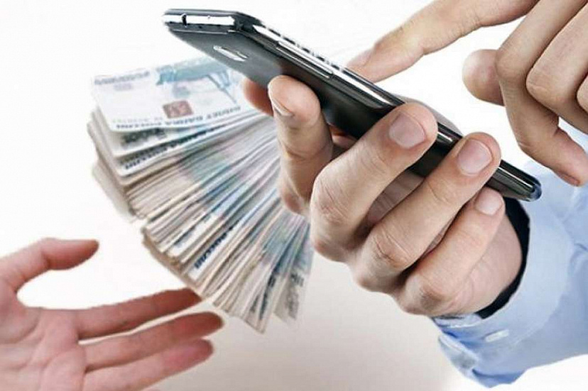 Житель Саратова взял кредит и отправил незнакомцу почти 300 тысяч рублей