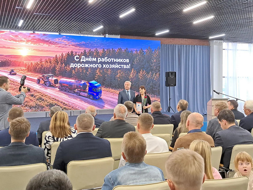 Саратовских журналистов наградили за популяризацию труда дорожников