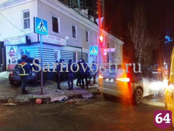 В центре Саратова пьяный водитель протаранил иномарку