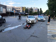 В Саратовской области иномарка сбила двух человек на электросамокате