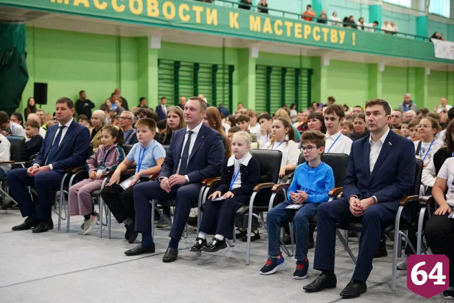 Чемпион мира по шахматам сыграл с победителями турнира в Саратове 