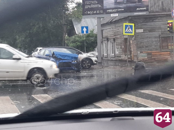 В столкновении иномарок на Горького ранены двое