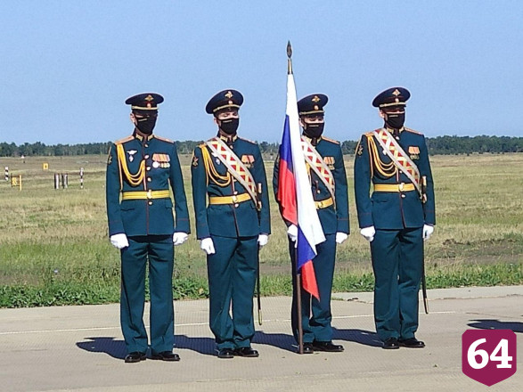 Под Саратовом наградили мастеров артиллерийского огня 