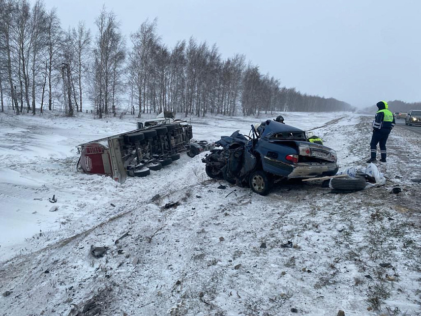 Два человека погибли в ДТП с молоковозом под Саратовом
