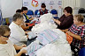 Саратовские бабушки из клуба «Кому за 60» шьют подушки для фронта