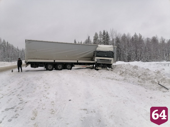 Три человека погибли под Архангельском в ДТП с фурой из Саратова