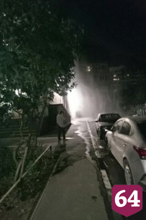 В Волжском районе забил 10-метровый фонтан
