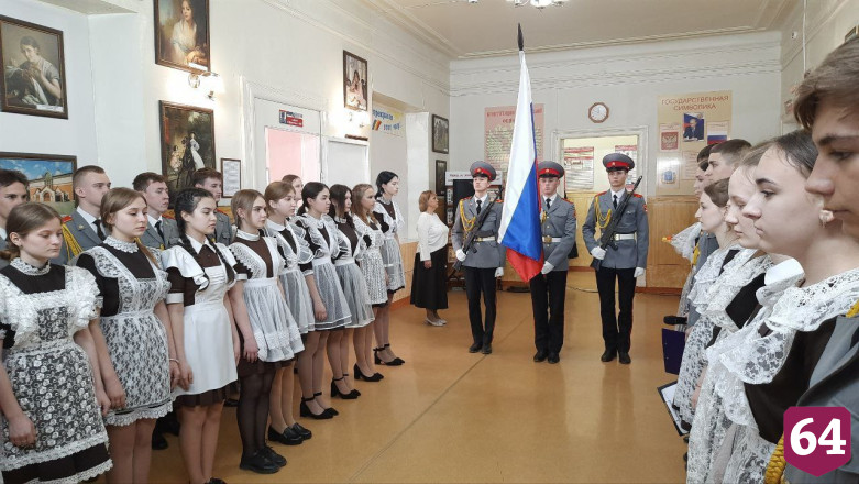 Погибшему в СВО саратовскому летчику открыли мемориальную доску